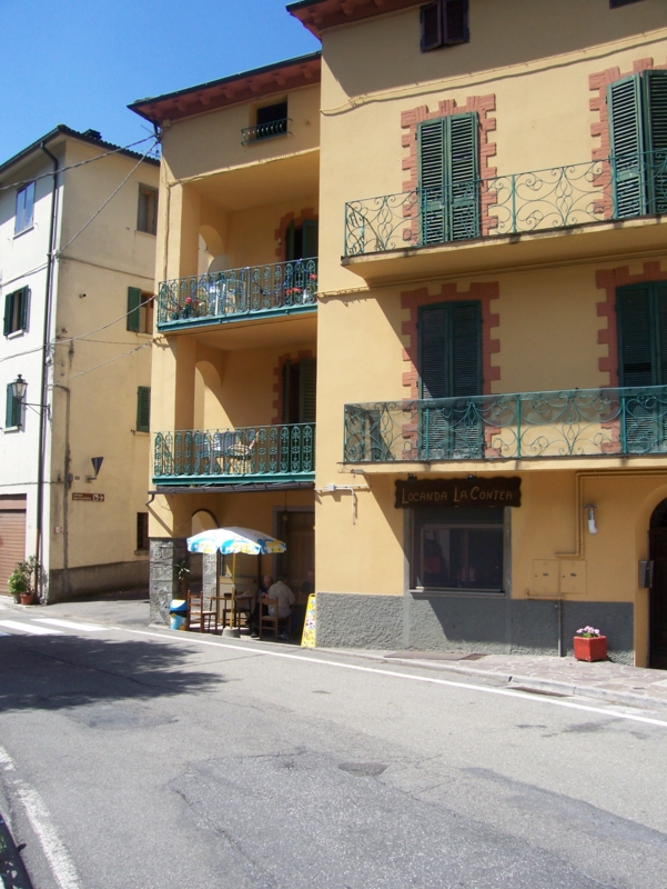  Image name: LocandaLaContea01.jpg 
 width: 601 pixel 
 height: 800 pixel 
 Size: 395515 bytes 
 Click to enlarge 